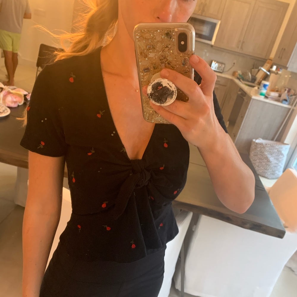 Black crop tee with roses